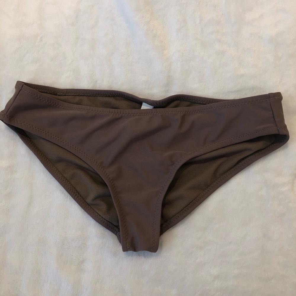4/$25 🤩 Ruched bikini bottoms